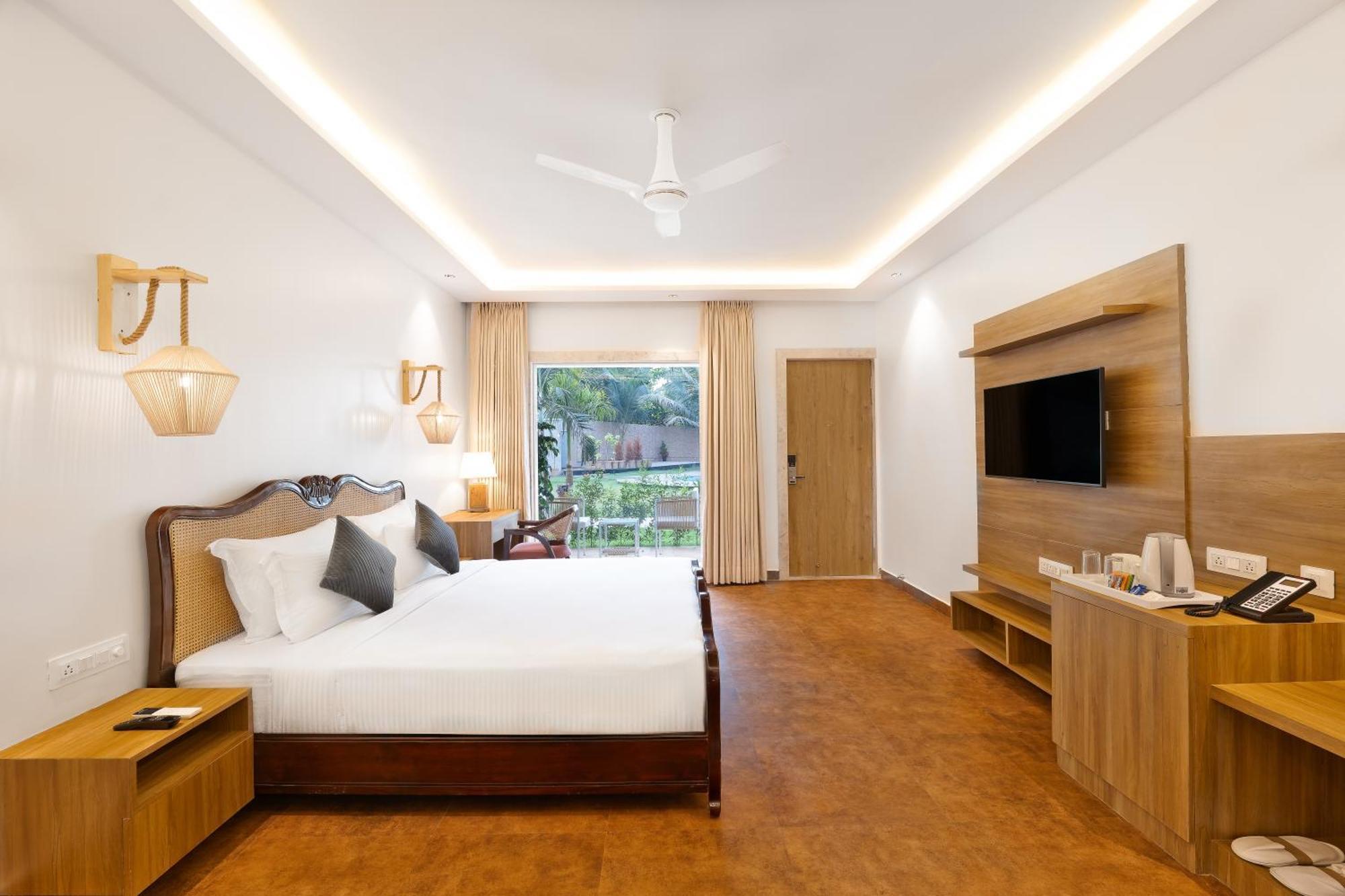 White Wharf Beach Resort Morjim Goa Экстерьер фото