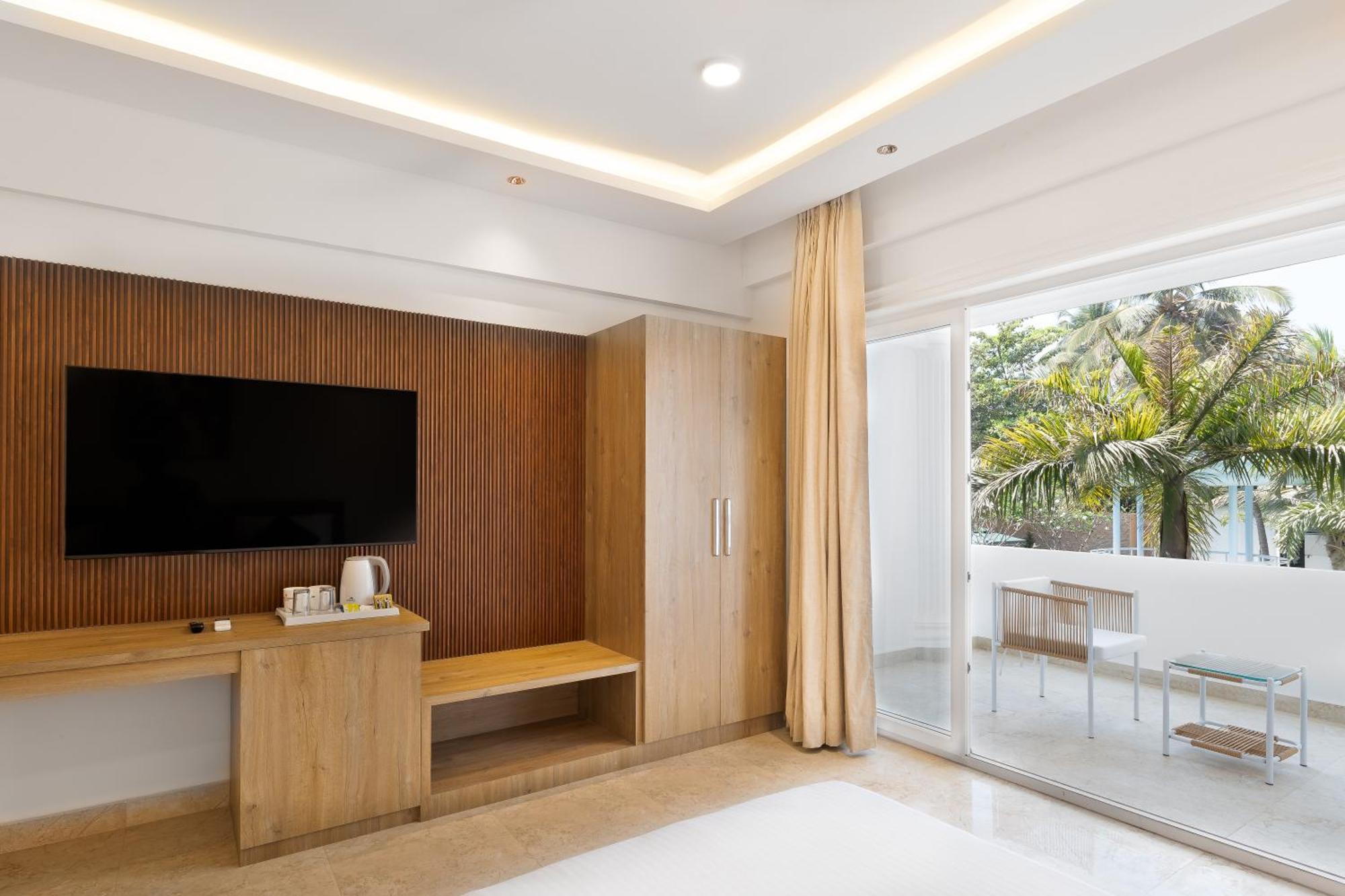 White Wharf Beach Resort Morjim Goa Экстерьер фото
