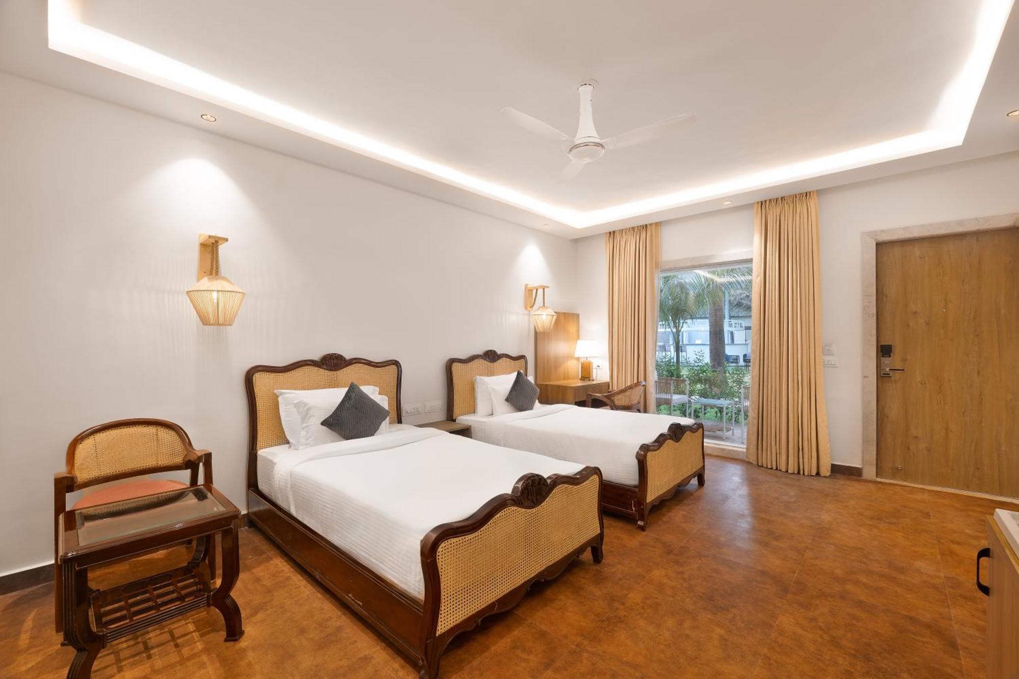White Wharf Beach Resort Morjim Goa Экстерьер фото