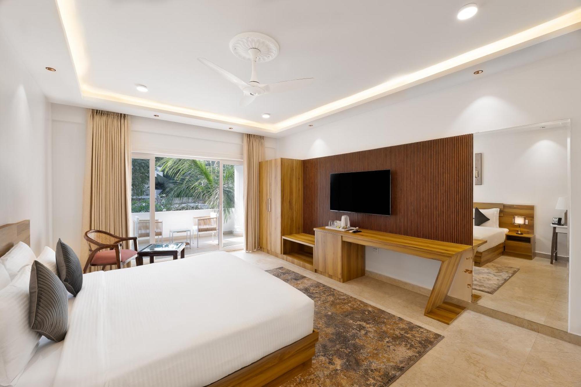 White Wharf Beach Resort Morjim Goa Экстерьер фото