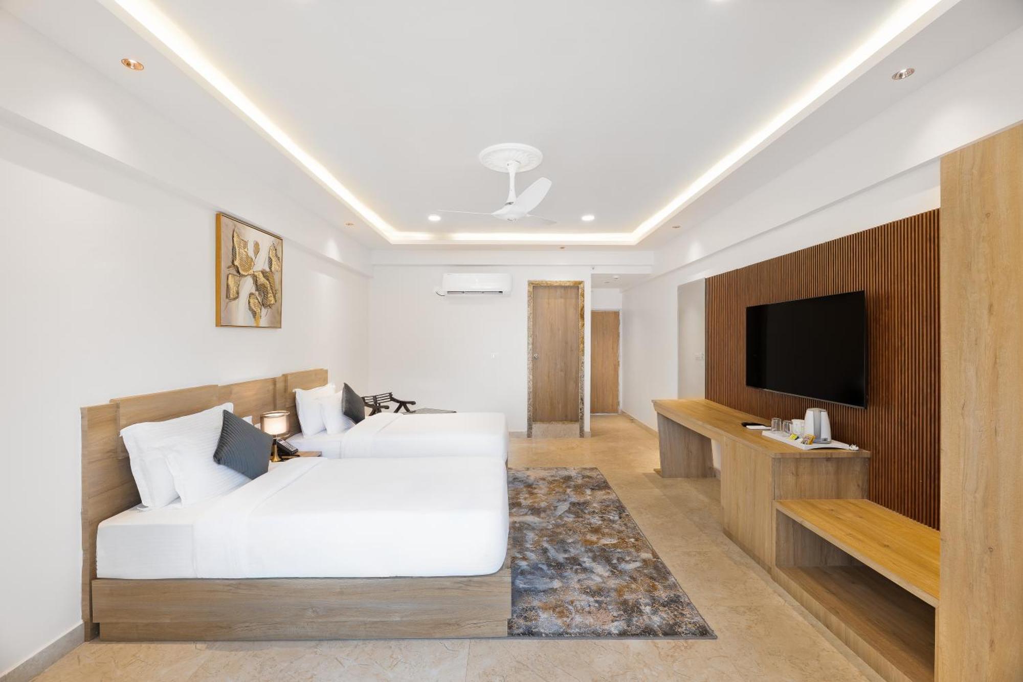 White Wharf Beach Resort Morjim Goa Экстерьер фото
