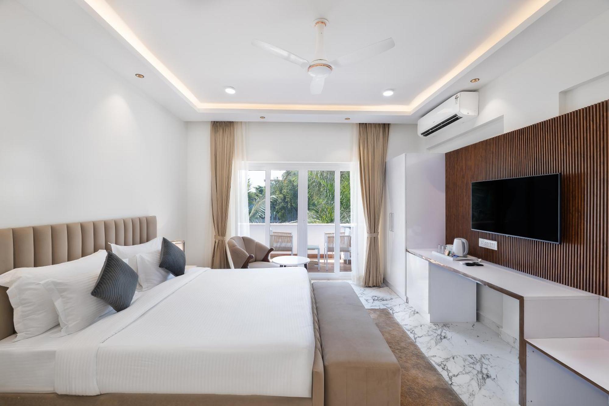 White Wharf Beach Resort Morjim Goa Экстерьер фото
