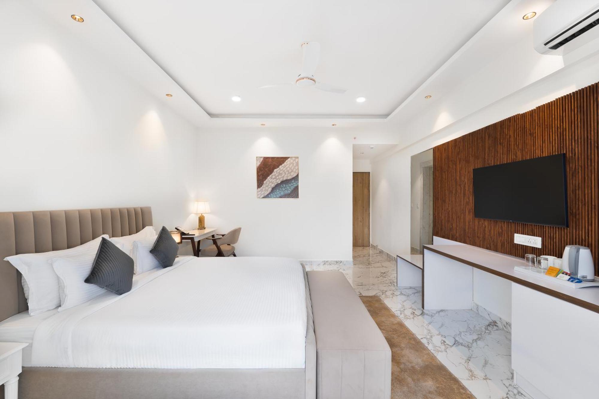 White Wharf Beach Resort Morjim Goa Экстерьер фото