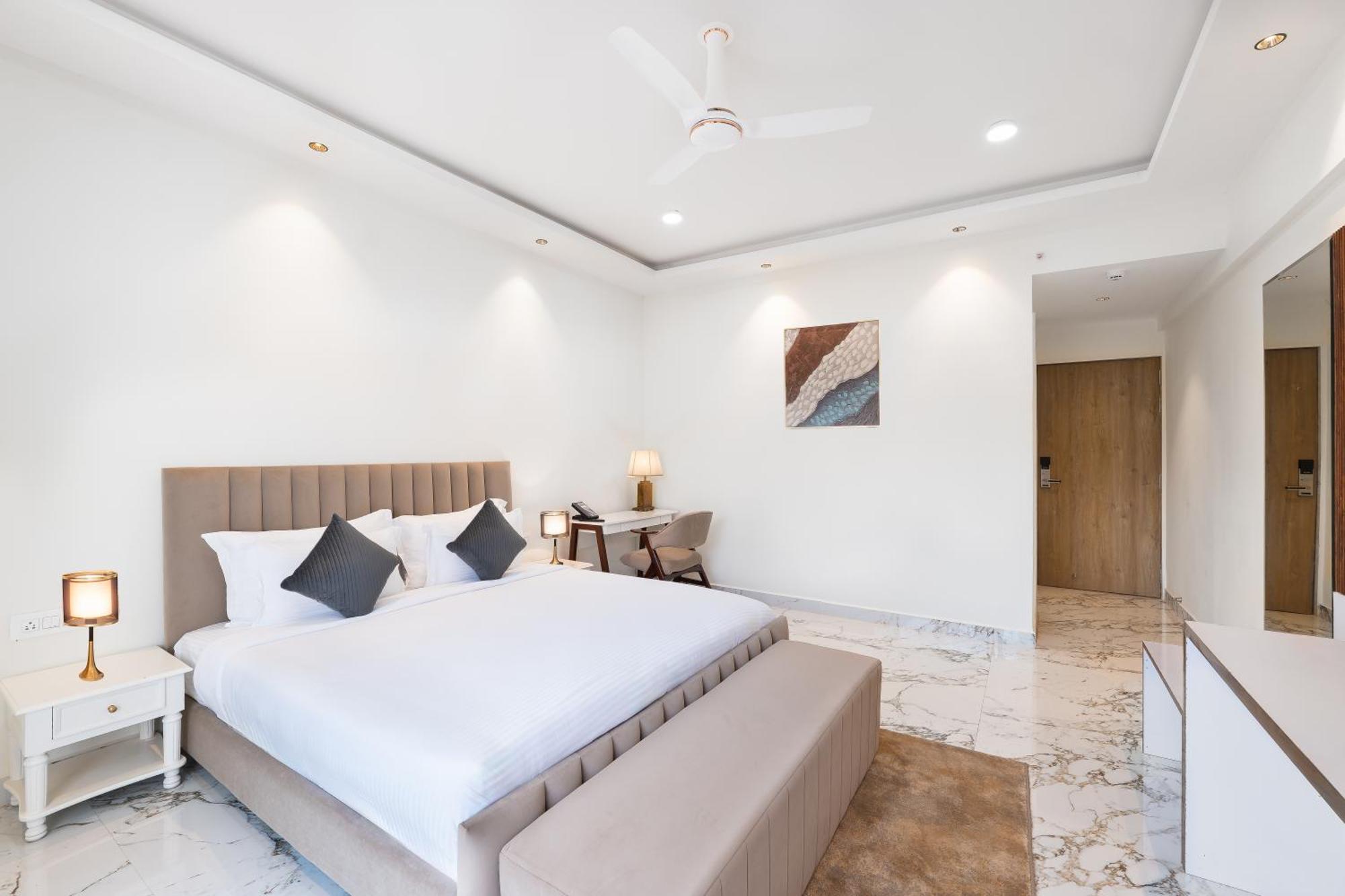 White Wharf Beach Resort Morjim Goa Экстерьер фото