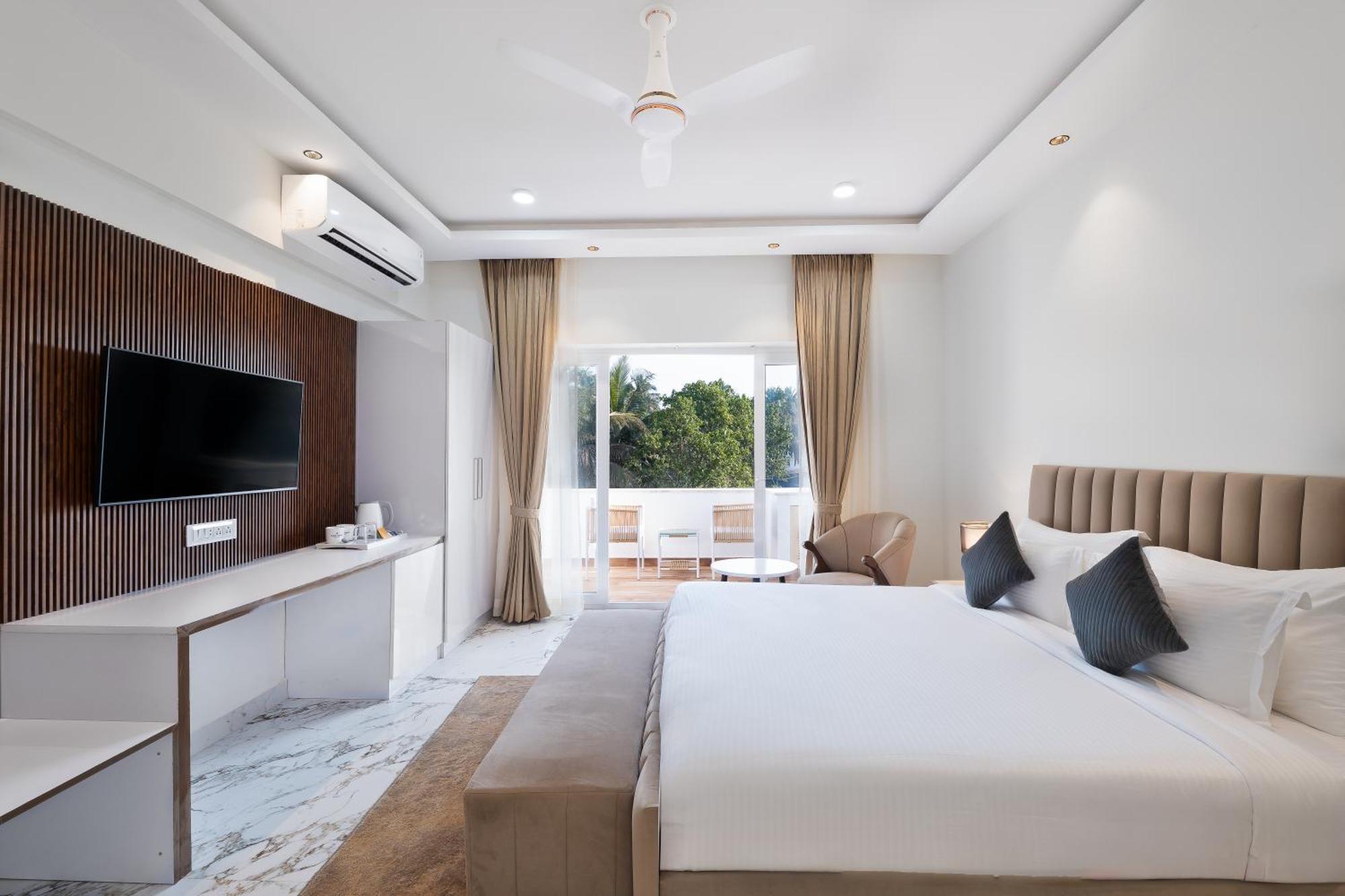 White Wharf Beach Resort Morjim Goa Экстерьер фото