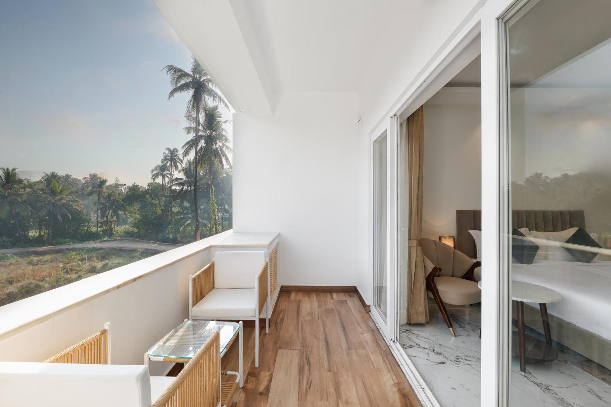 White Wharf Beach Resort Morjim Goa Экстерьер фото